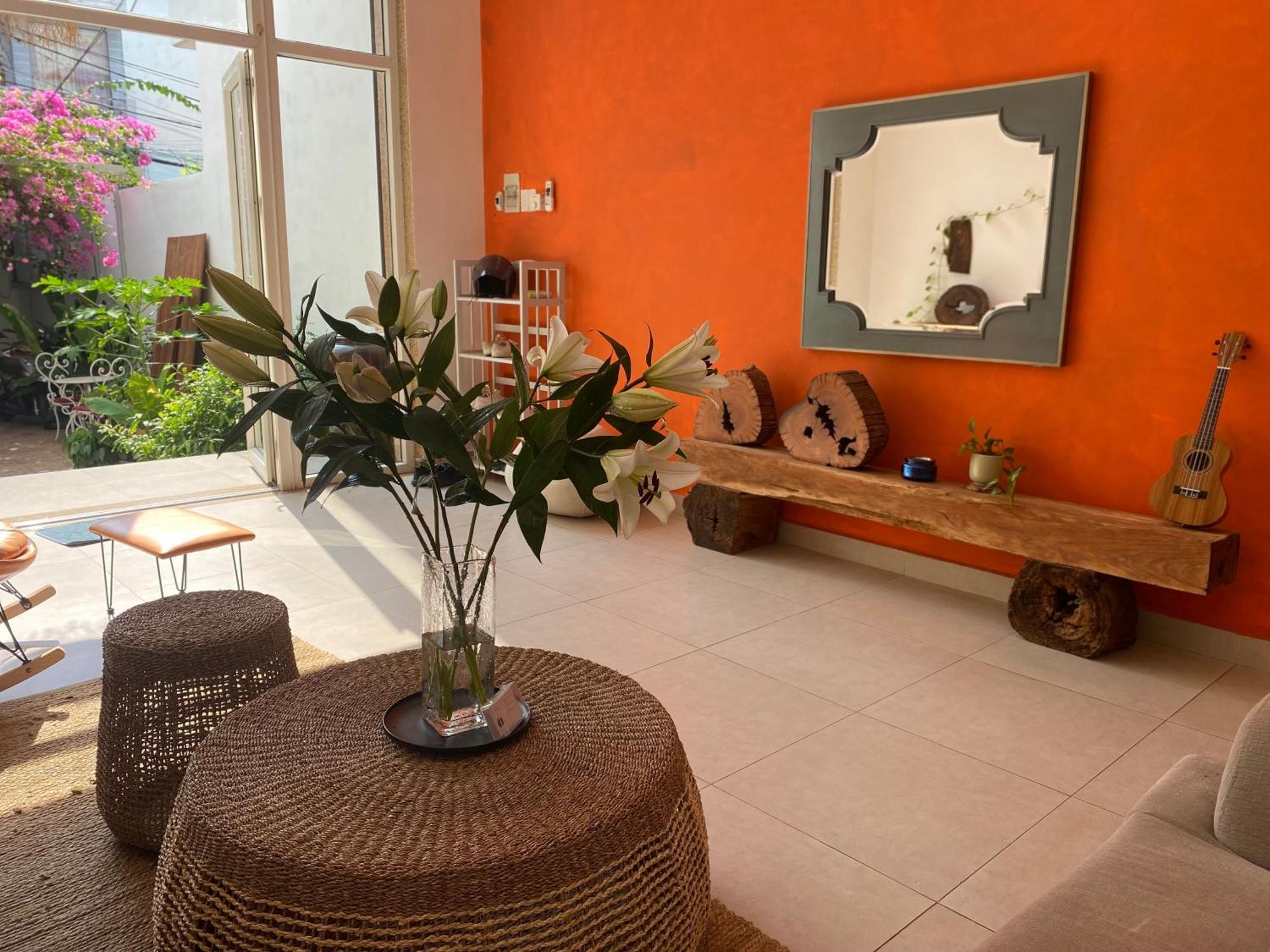 Notre Maison 5 - 63a Nguyen Cu, Thao Dien Homestay *